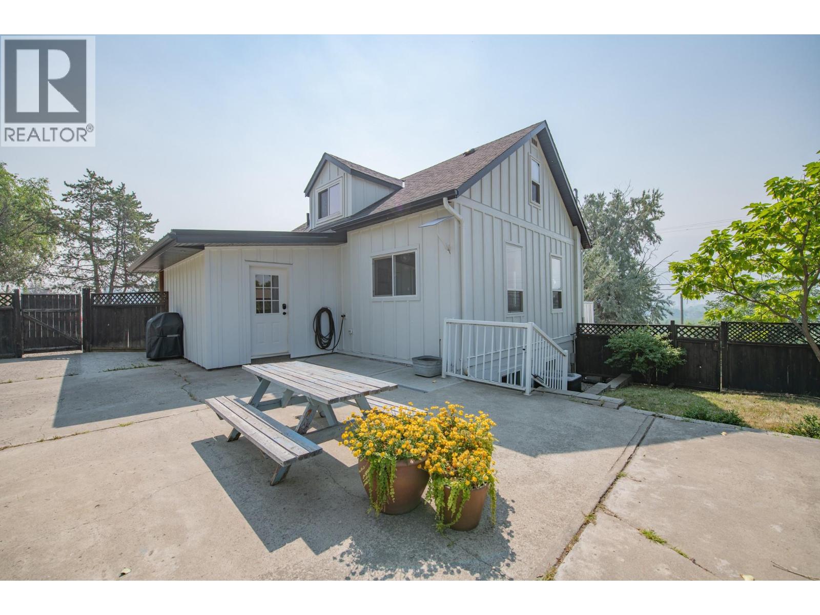 9211 6 Highway - 65