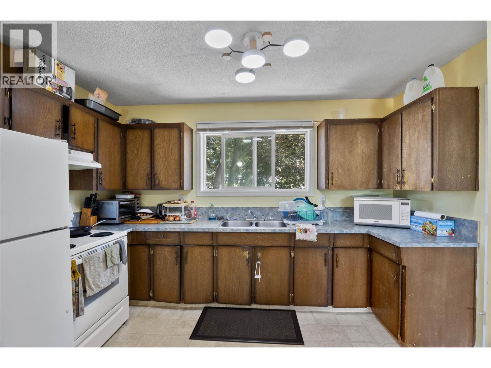 1160 Kemano Street - Image 11