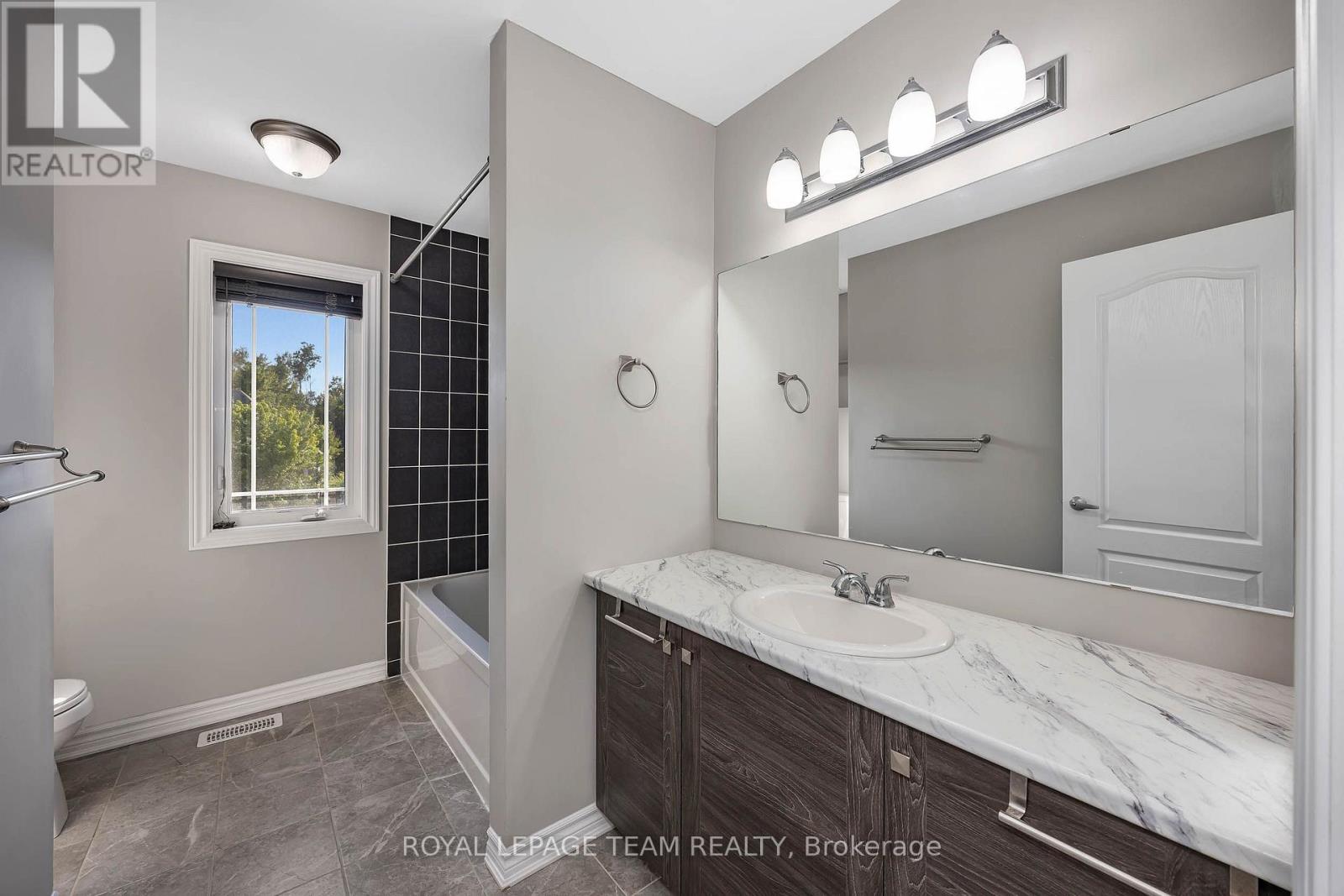 3209 HARVESTER CRESCENT - 30