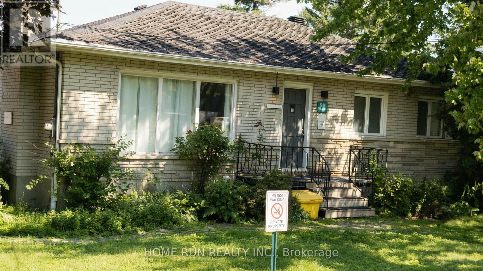 3 Bath Retail for Rent in Ottawa – 1939 ST. JOSEPH BOULEVARD, Ottawa – MLS# X13642608 - Image 23