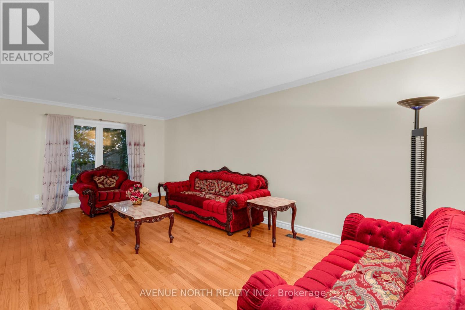 3 Bed, 3 Bath House for Sale in Ottawa – 23 BLUEGRASS DRIVE, Ottawa – MLS# X13642618 - Image 10
