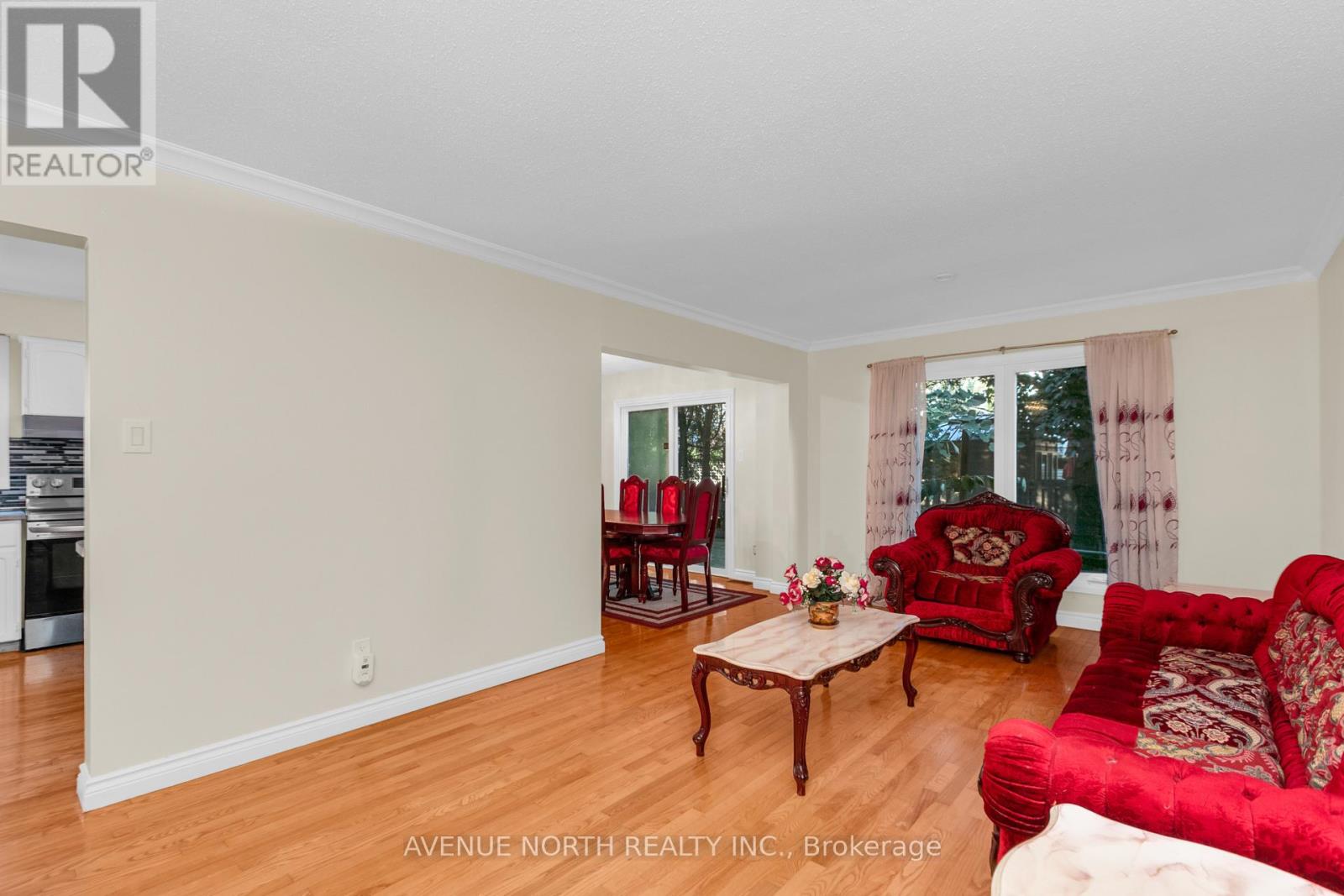 3 Bed, 3 Bath House for Sale in Ottawa – 23 BLUEGRASS DRIVE, Ottawa – MLS# X13642618 - Image 11