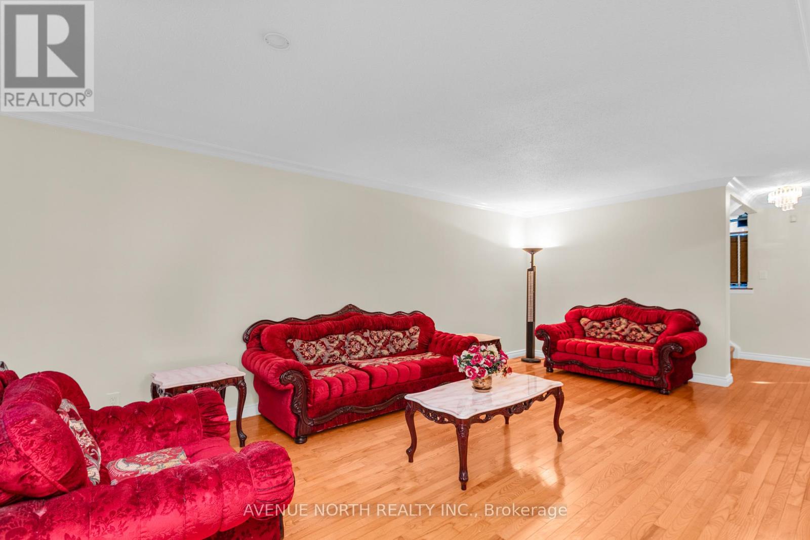 3 Bed, 3 Bath House for Sale in Ottawa – 23 BLUEGRASS DRIVE, Ottawa – MLS# X13642618 - Image 12