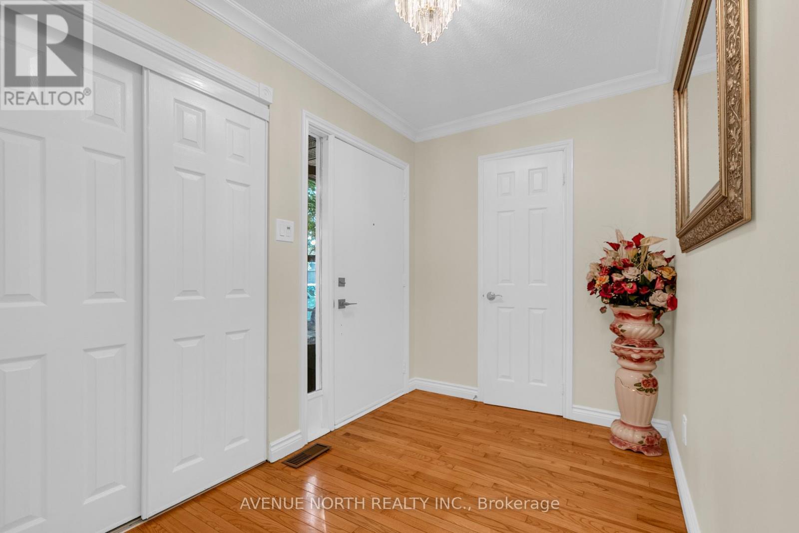 3 Bed, 3 Bath House for Sale in Ottawa – 23 BLUEGRASS DRIVE, Ottawa – MLS# X13642618 - Image 7