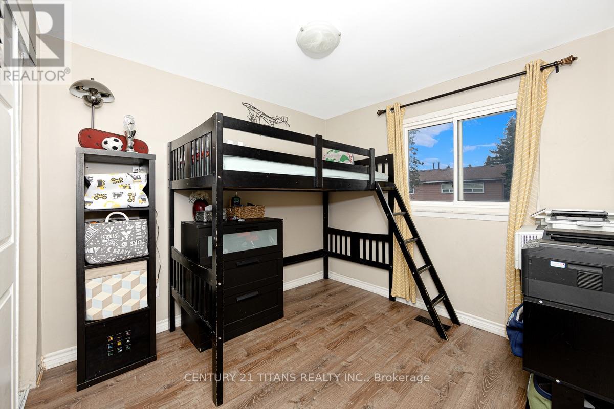 22 WHITELEAS AVENUE - 18
