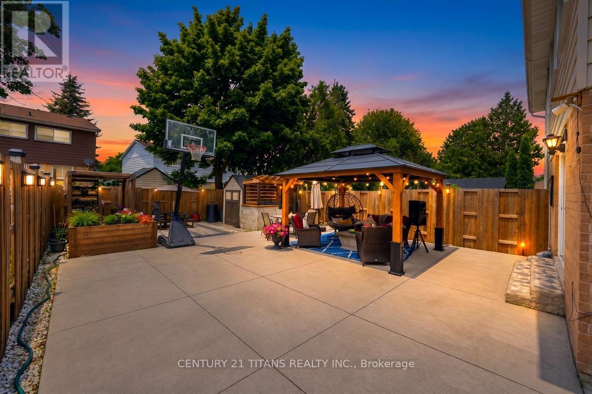 22 WHITELEAS AVENUE - 31