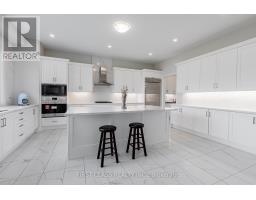 15 Kenneth Campbell Court, Aurora, ON L4G5Z4 Photo 13