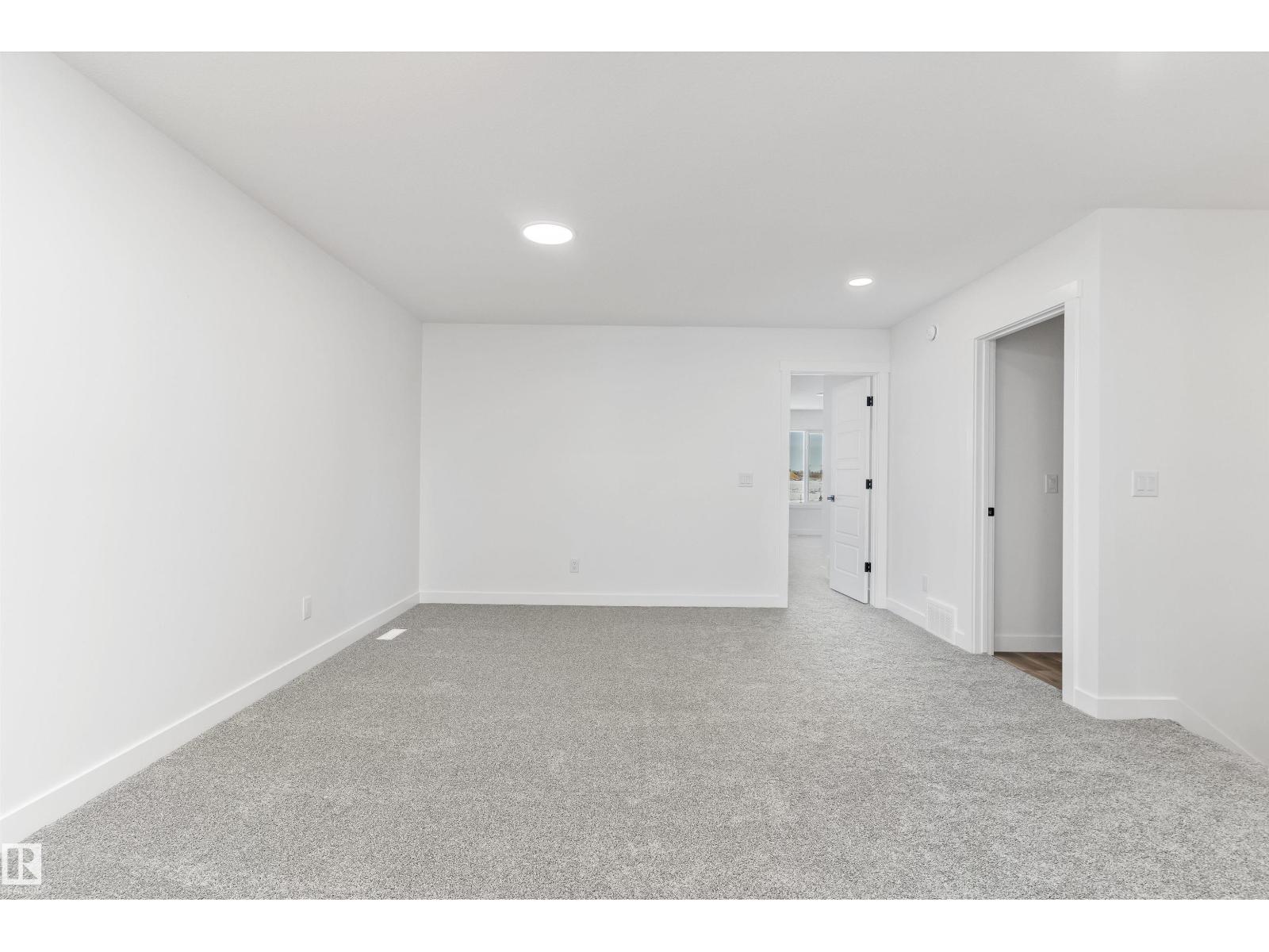 748 ASTORIA WY - Image 32