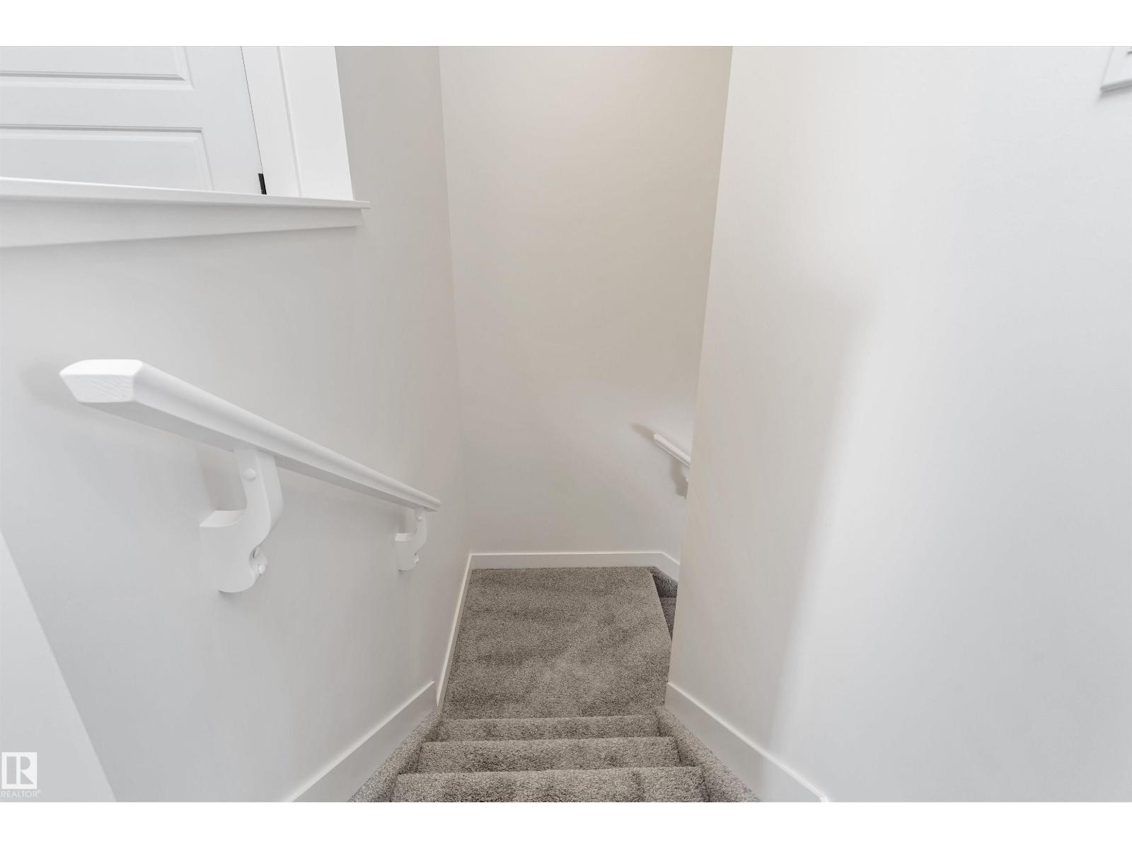 1068 MCLEOD AV - 19