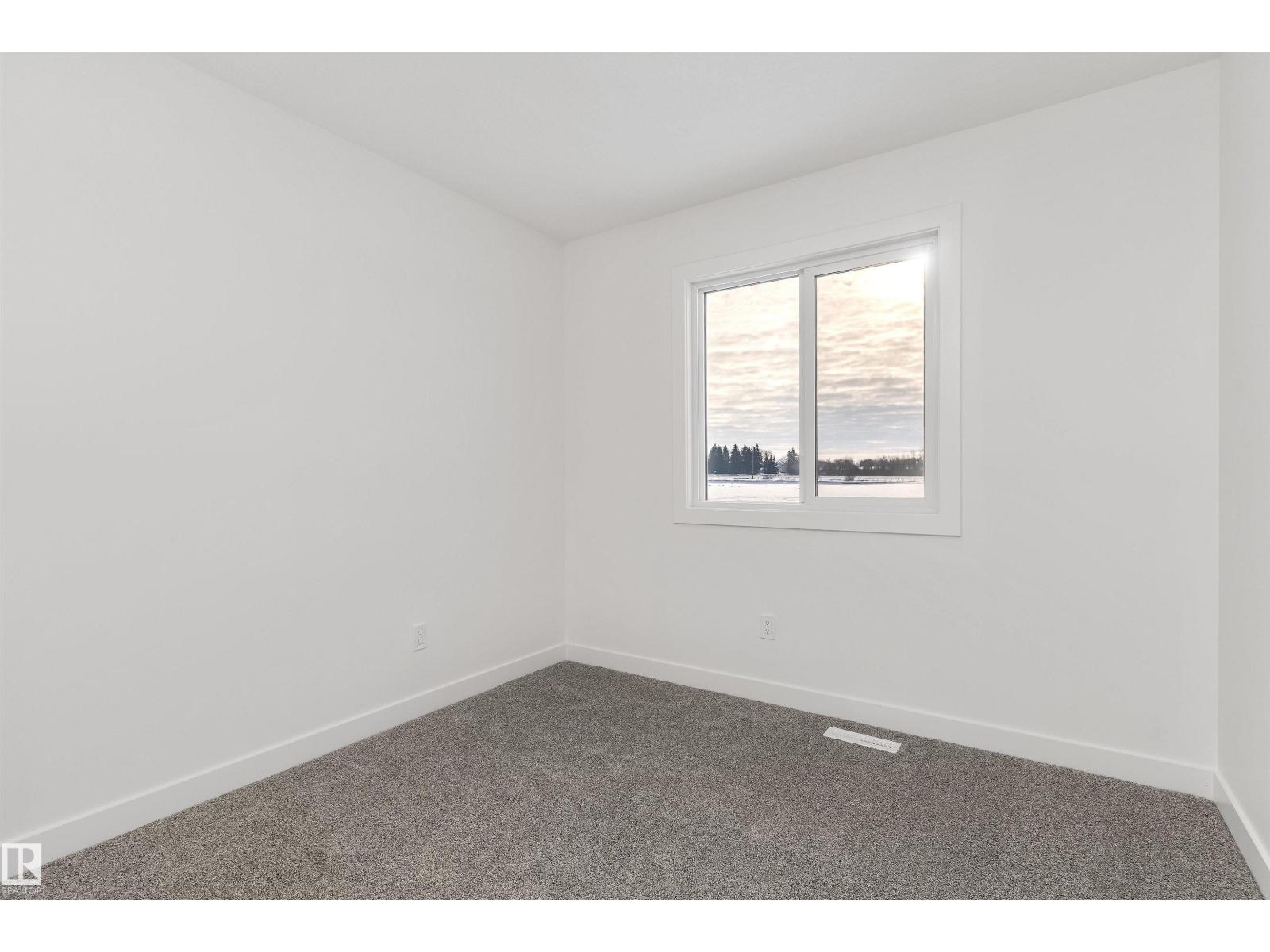 1068 MCLEOD AV - 22