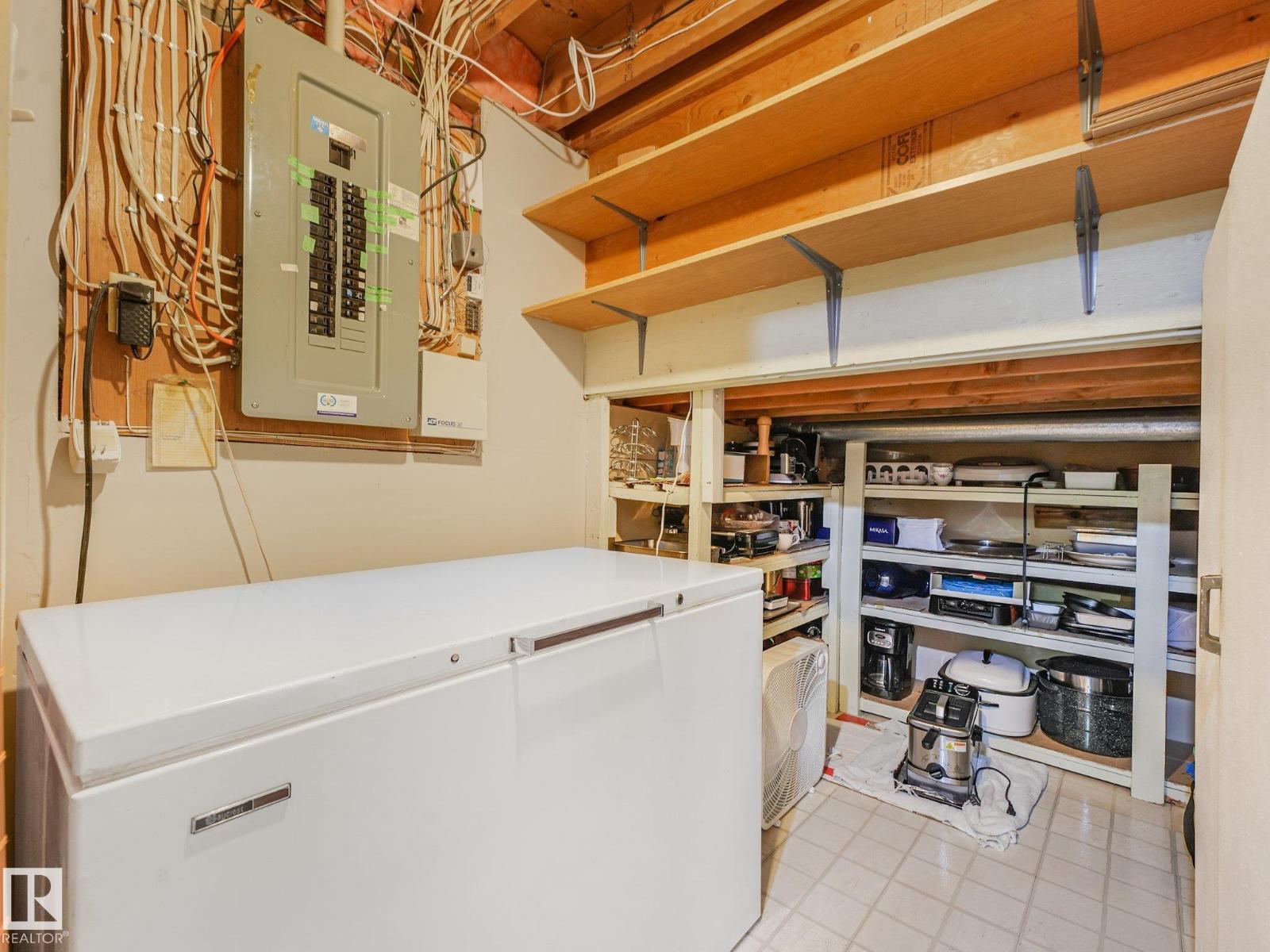 3527 41 AV NW - 49