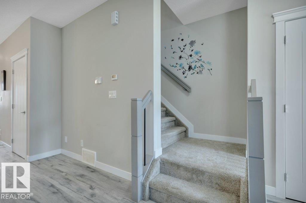 729 BERG LO - Image 18