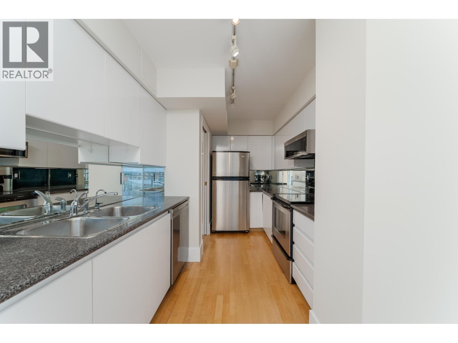 1 Bed, 2 Bath Apartment for Sale in Vancouver – 905 1010 BURNABY STREET, Vancouver – MLS# R3153160 - Image 17