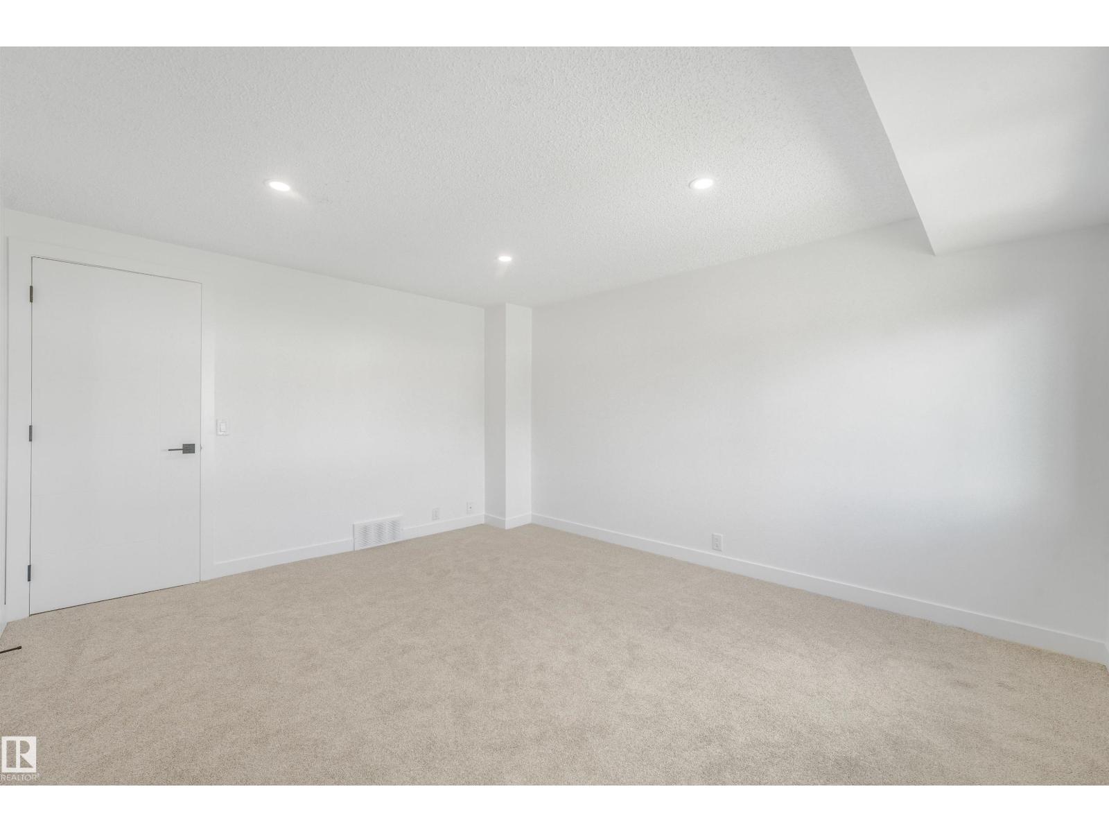 #39 14511 52 ST NW - Image 44