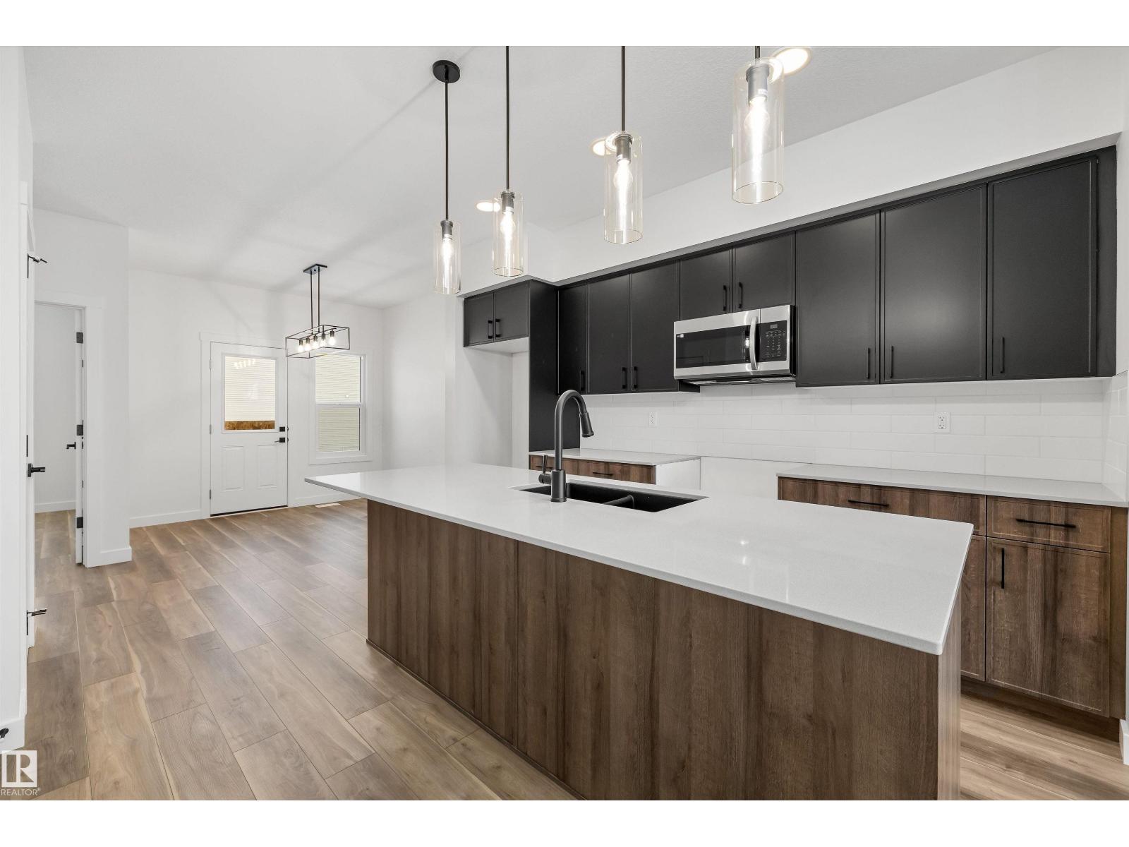 20820 40 AV NW - 8