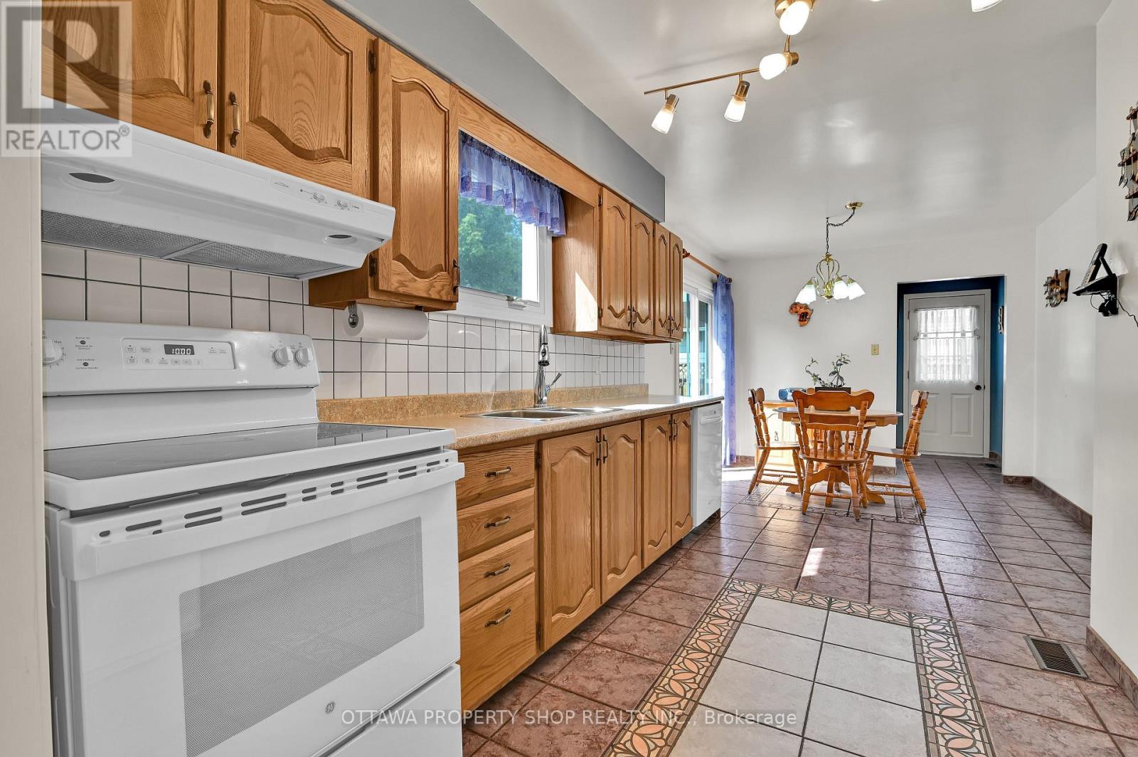 4 Bed, 2 Bath House for Sale in Ottawa – 6268 STEAMER LANE, Ottawa – MLS# X13642744 - Image 11
