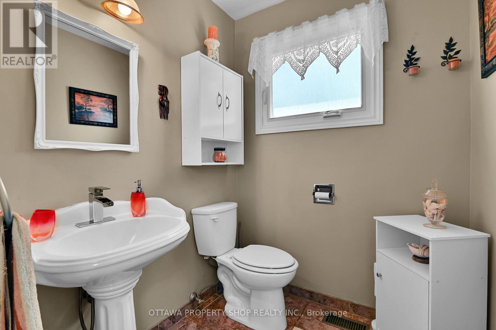 4 Bed, 2 Bath House for Sale in Ottawa – 6268 STEAMER LANE, Ottawa – MLS# X13642744 - Image 15