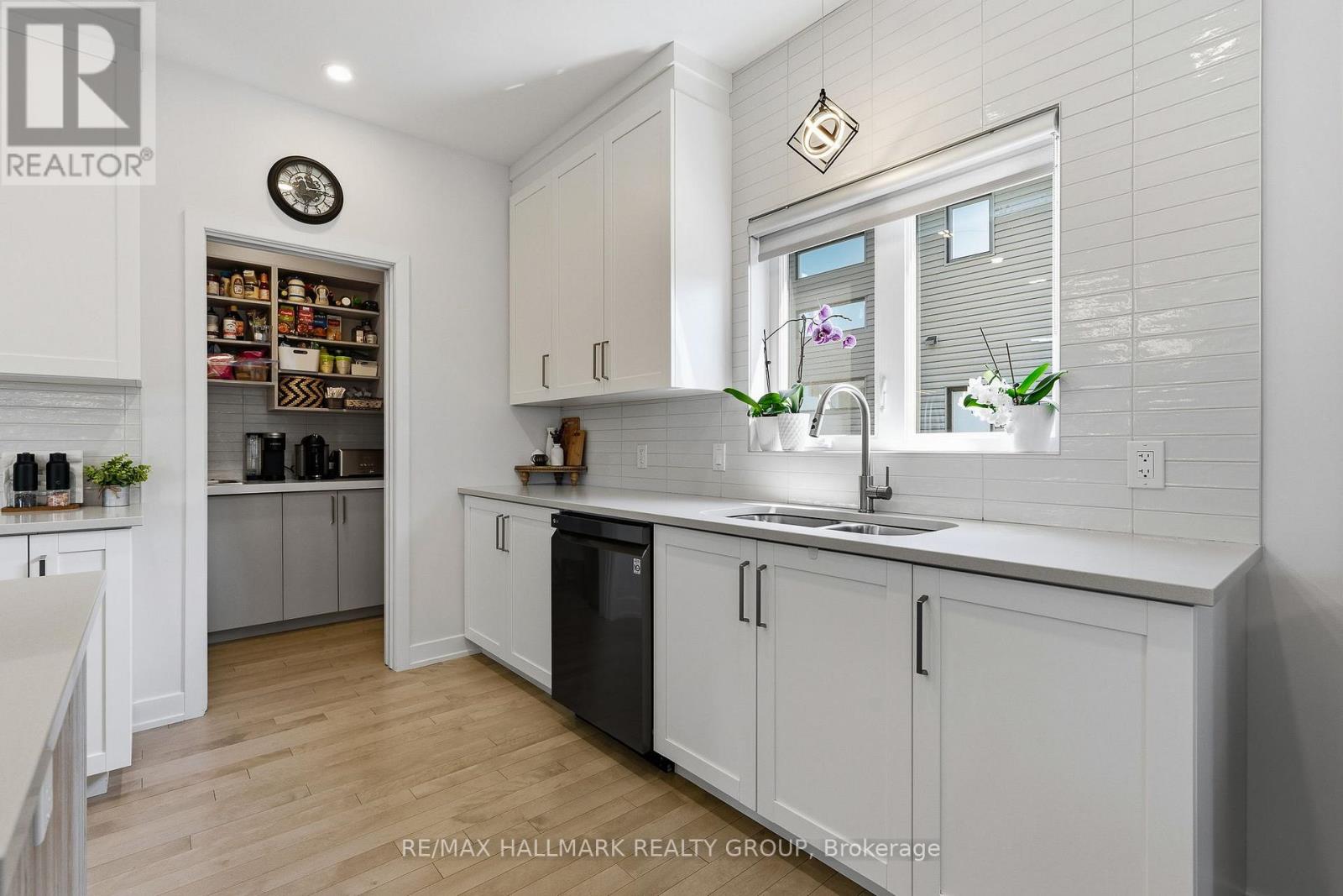 300 DORE STREET - Image 17