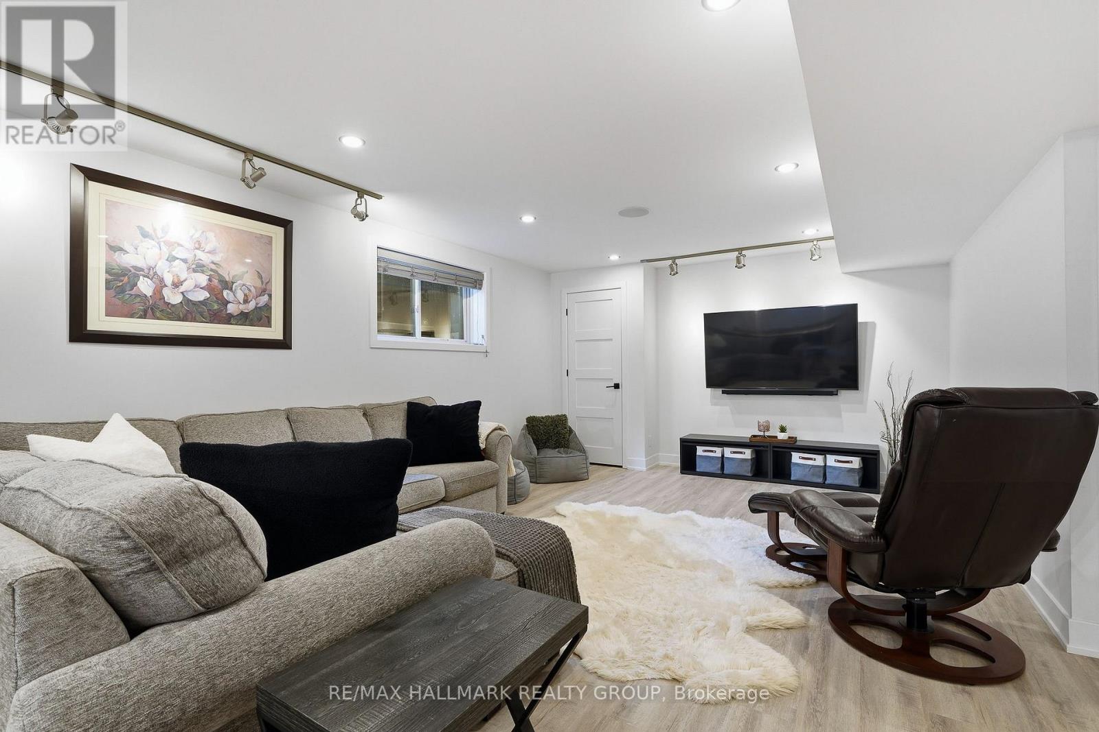 300 DORE STREET - Image 30