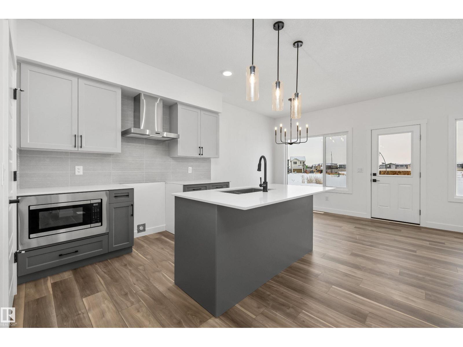 18931 28 AV NW - 6