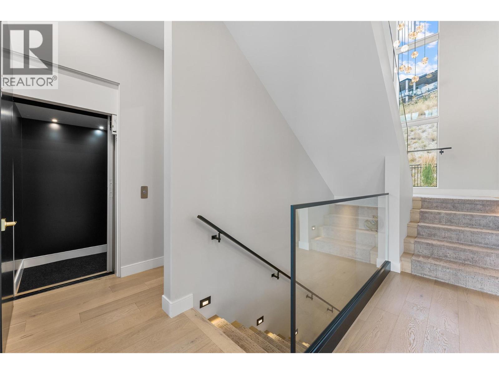 9829 Beacon Hill Crescent - 21
