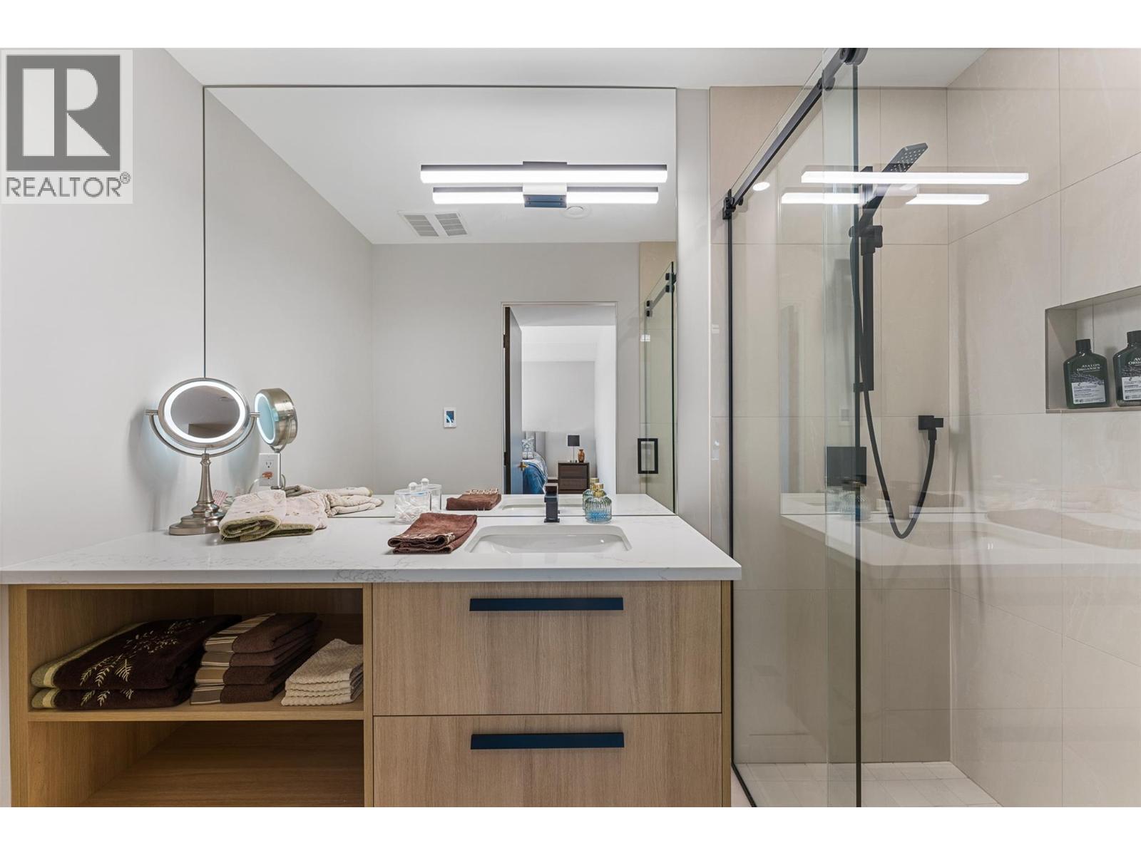 9829 Beacon Hill Crescent - 52