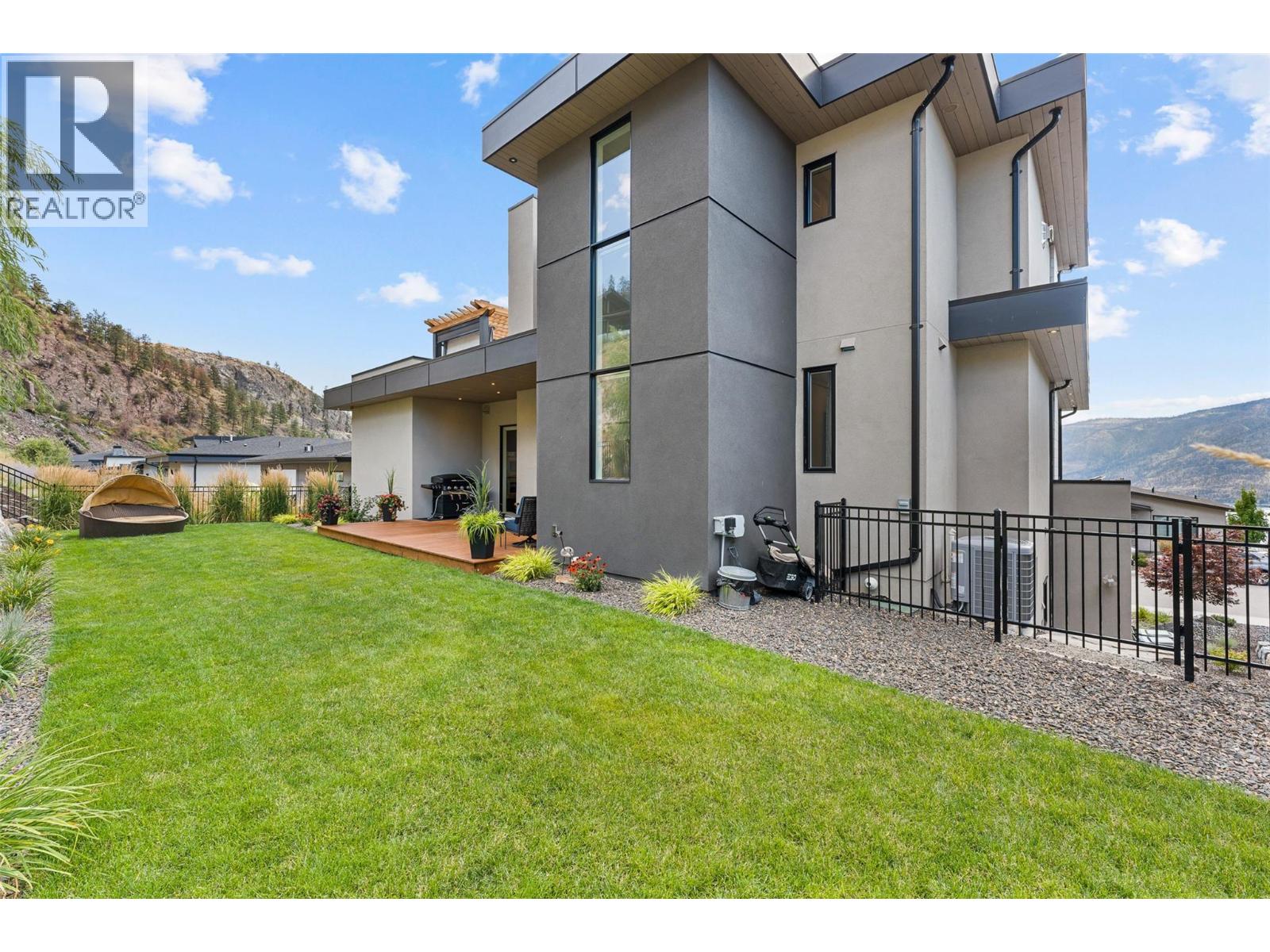 9829 Beacon Hill Crescent - 26