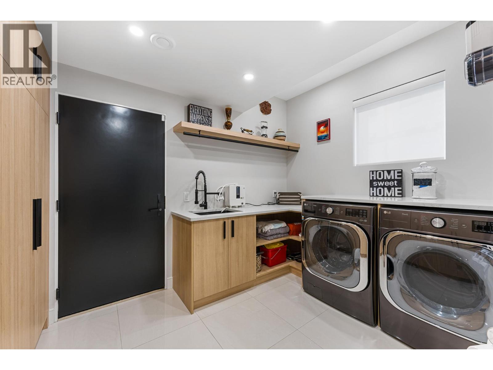 9829 Beacon Hill Crescent - 56