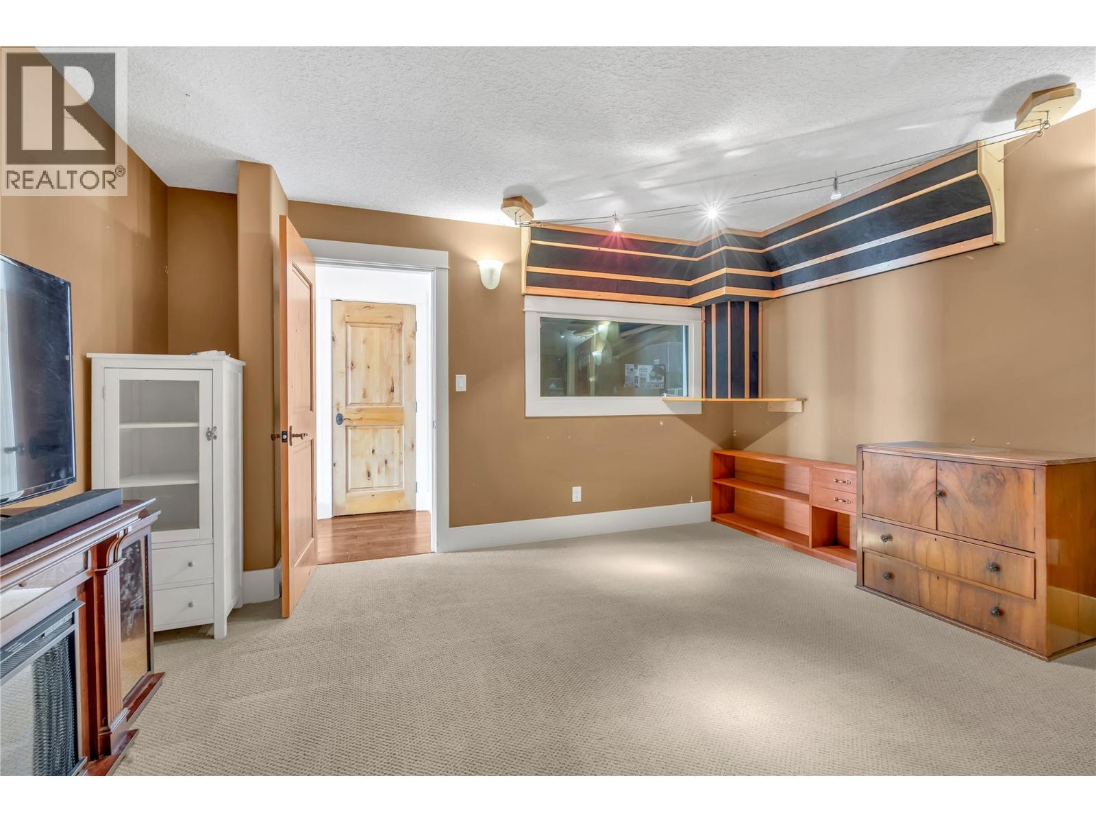 14419 Downton Avenue Unit# 205, Summerland