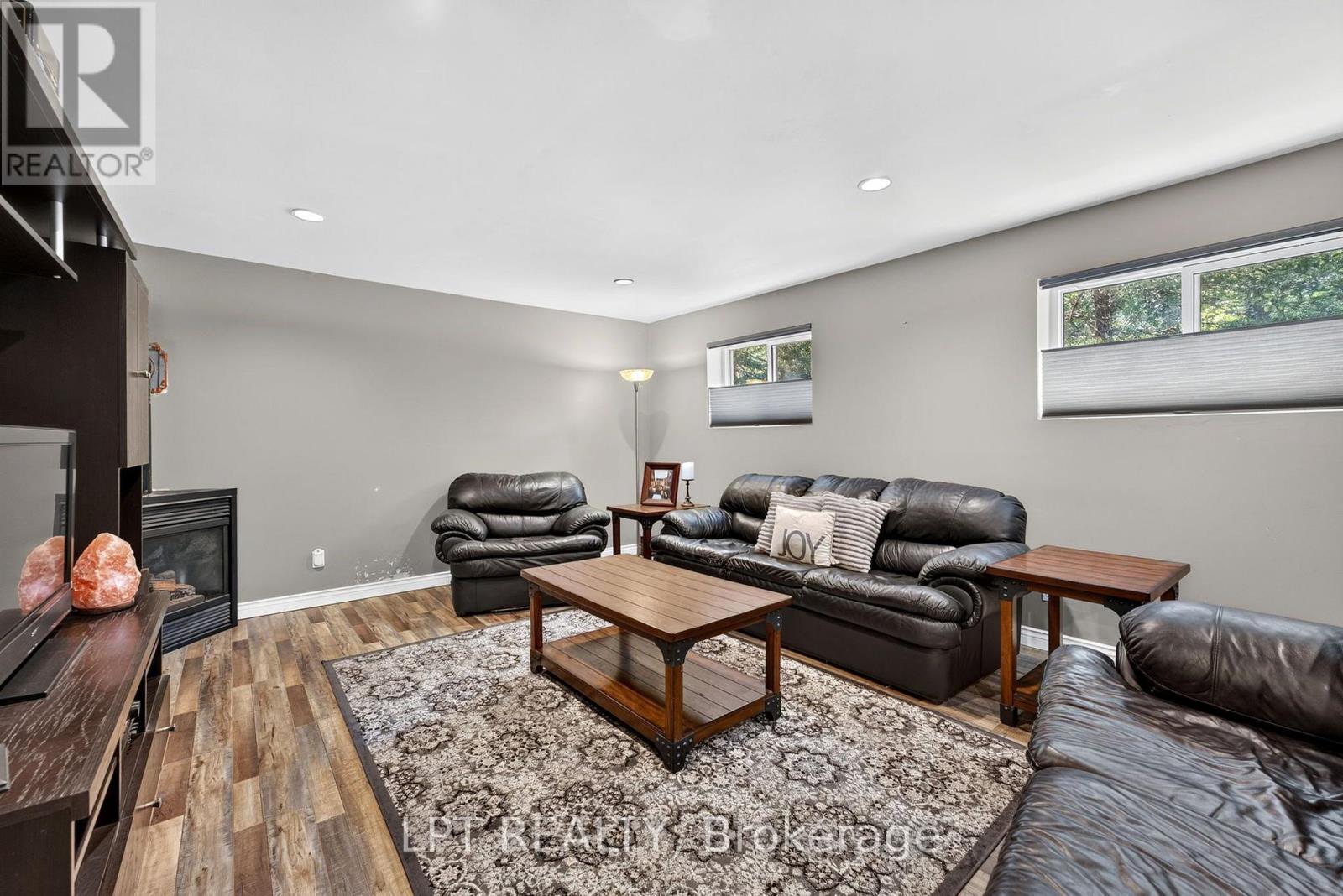 7806 ALFRED CRESCENT - Image 32