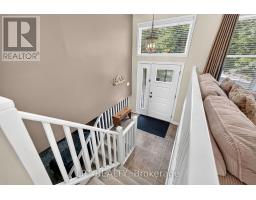 Foyer - 7806 Alfred Crescent, Lambton Shores, ON N0M2L0 Photo 8