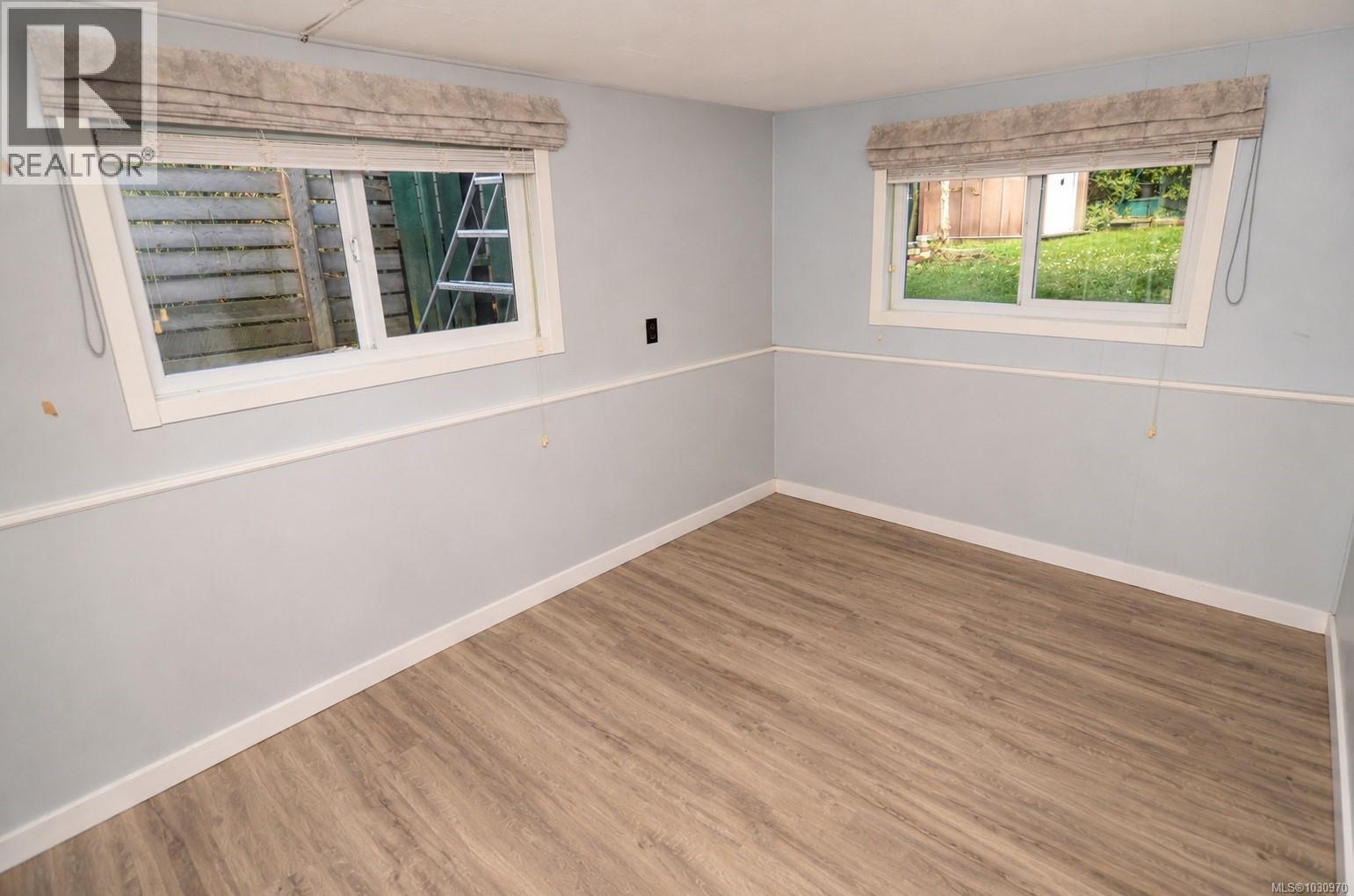 1044 Wollaston St - 10