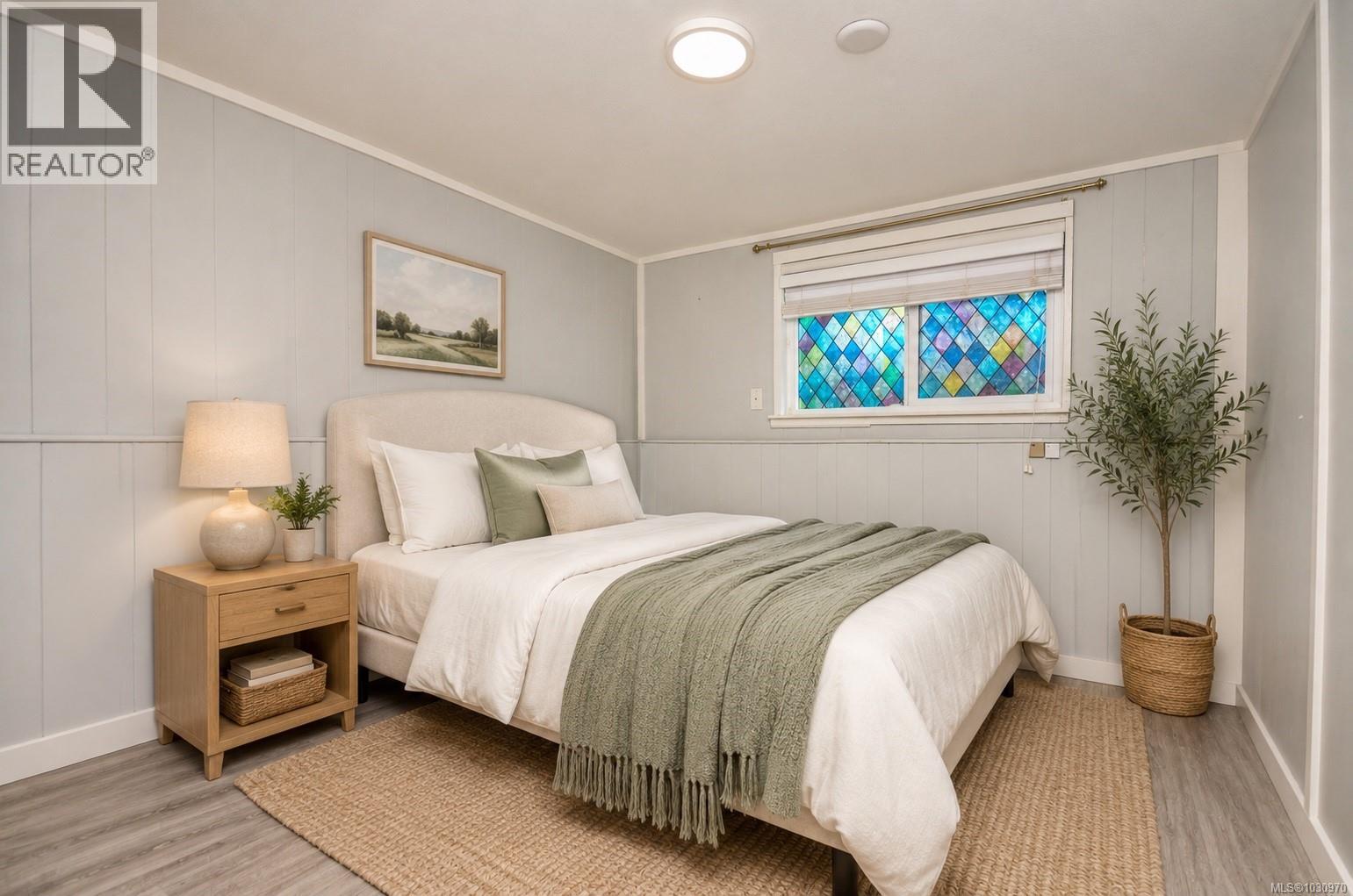 1044 Wollaston St - Image 11
