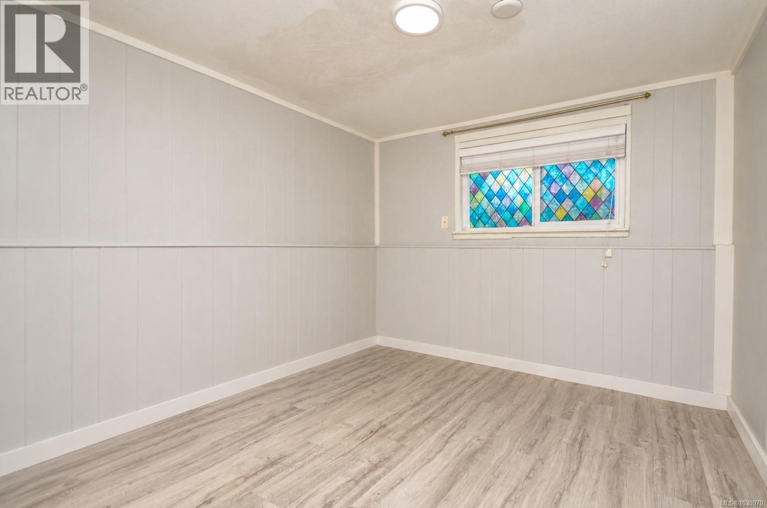 1044 Wollaston St - Image 12