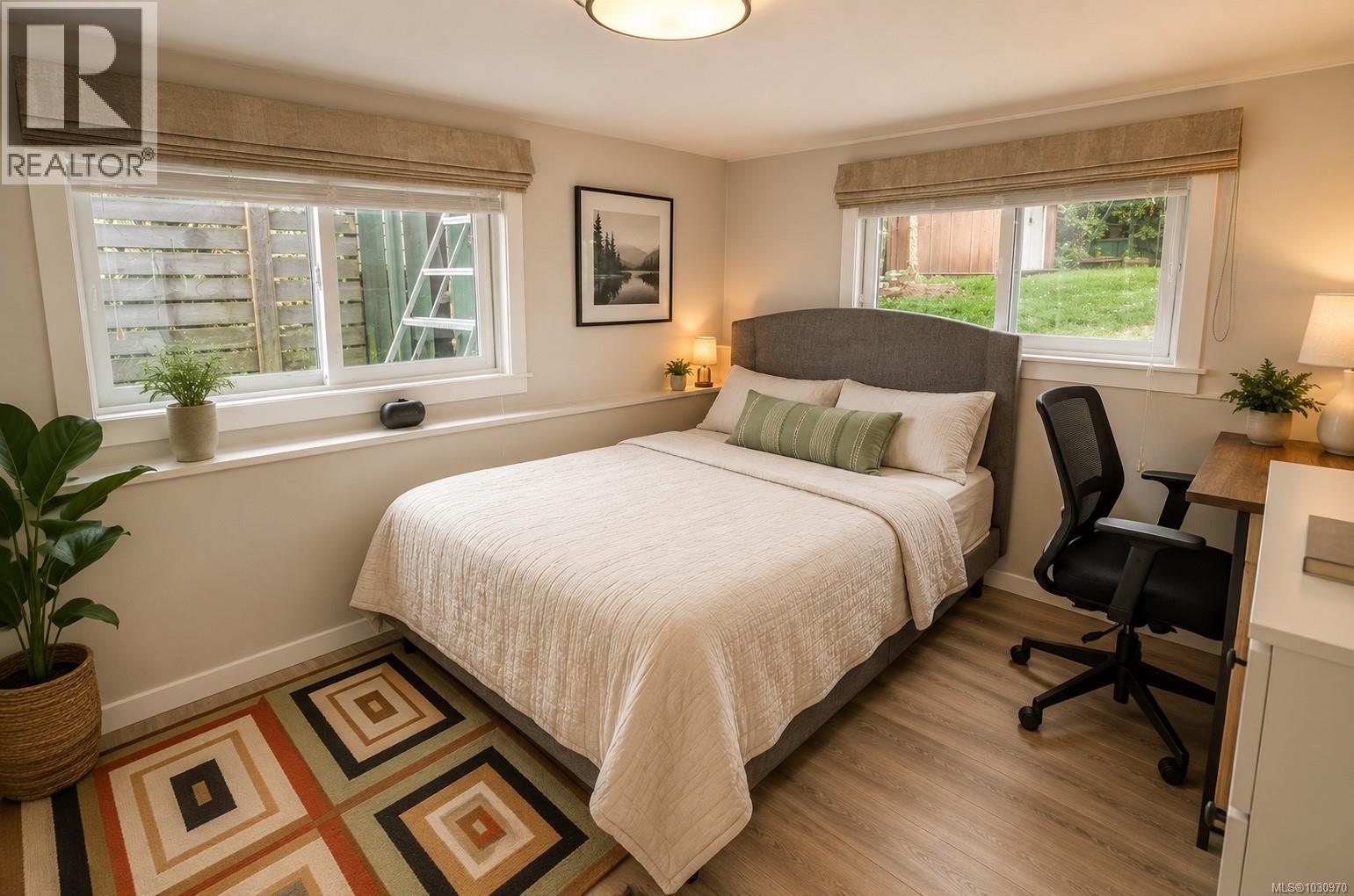 1044 Wollaston St - Image 9