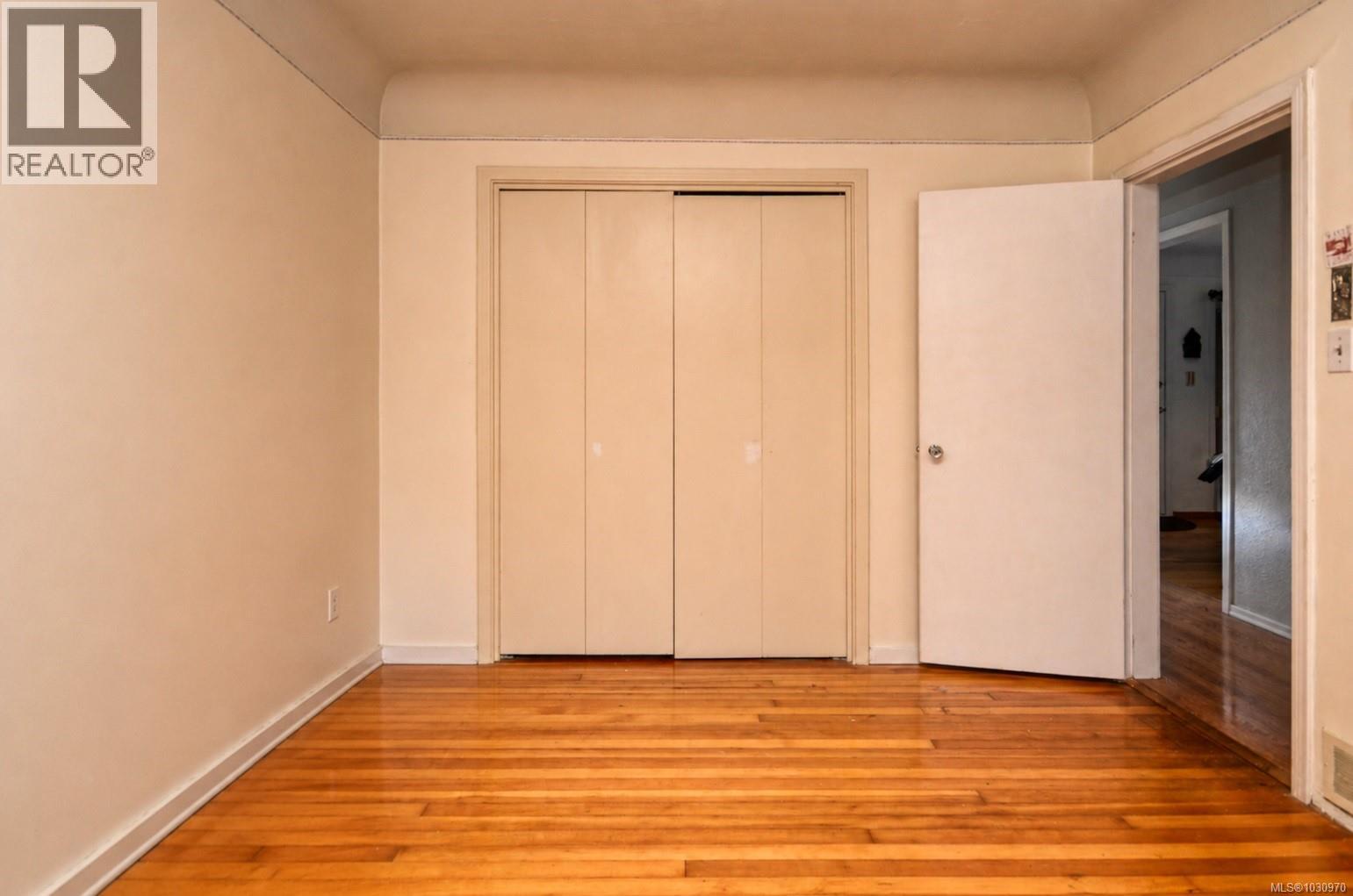 1044 Wollaston St - 26