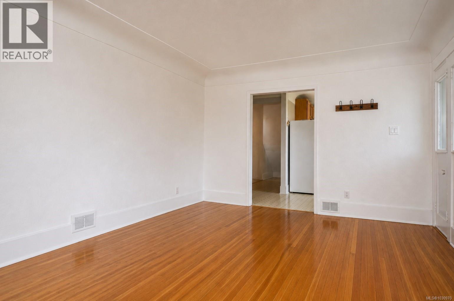 1044 Wollaston St - 35