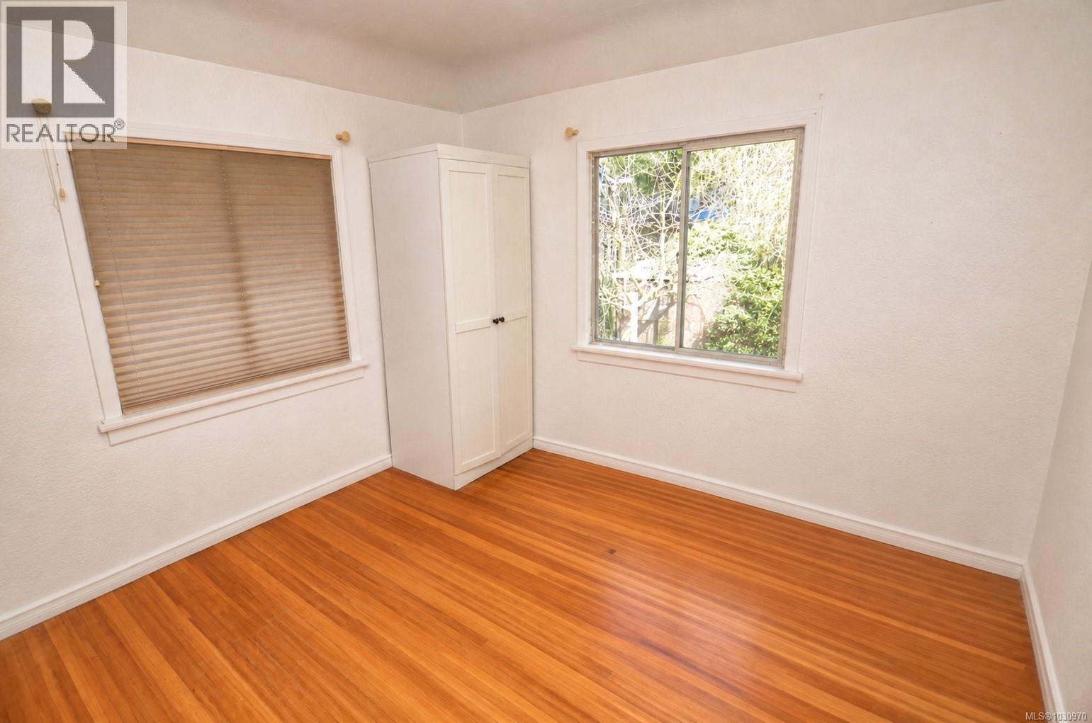 1044 Wollaston St - 22