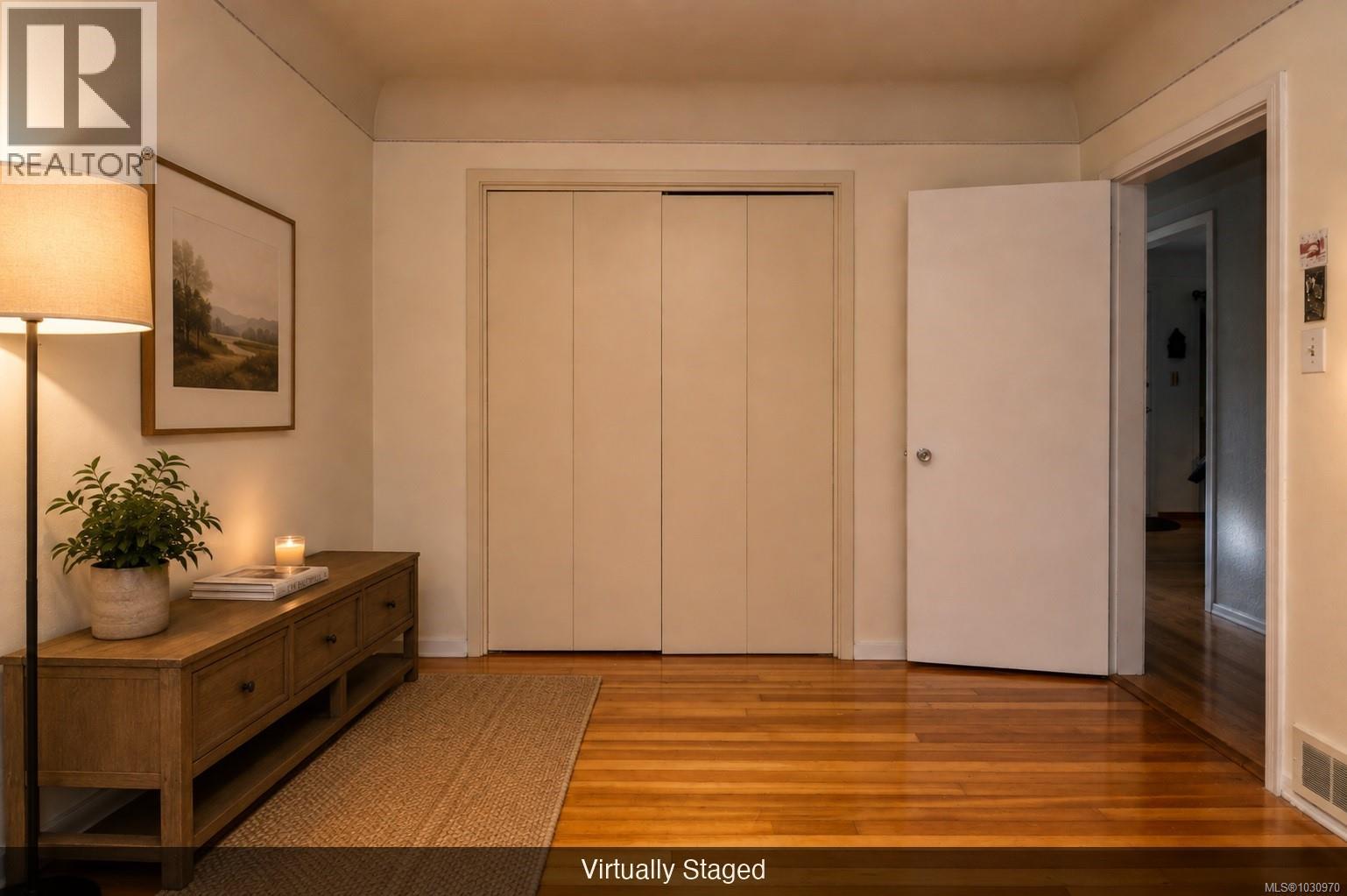 1044 Wollaston St - 25