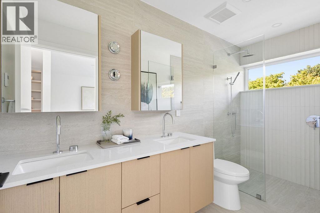 3 Bed, 3 Bath House for Sale in Vancouver – 1 2124 E 8 AVENUE, Vancouver – MLS# R3153213 - Image 32