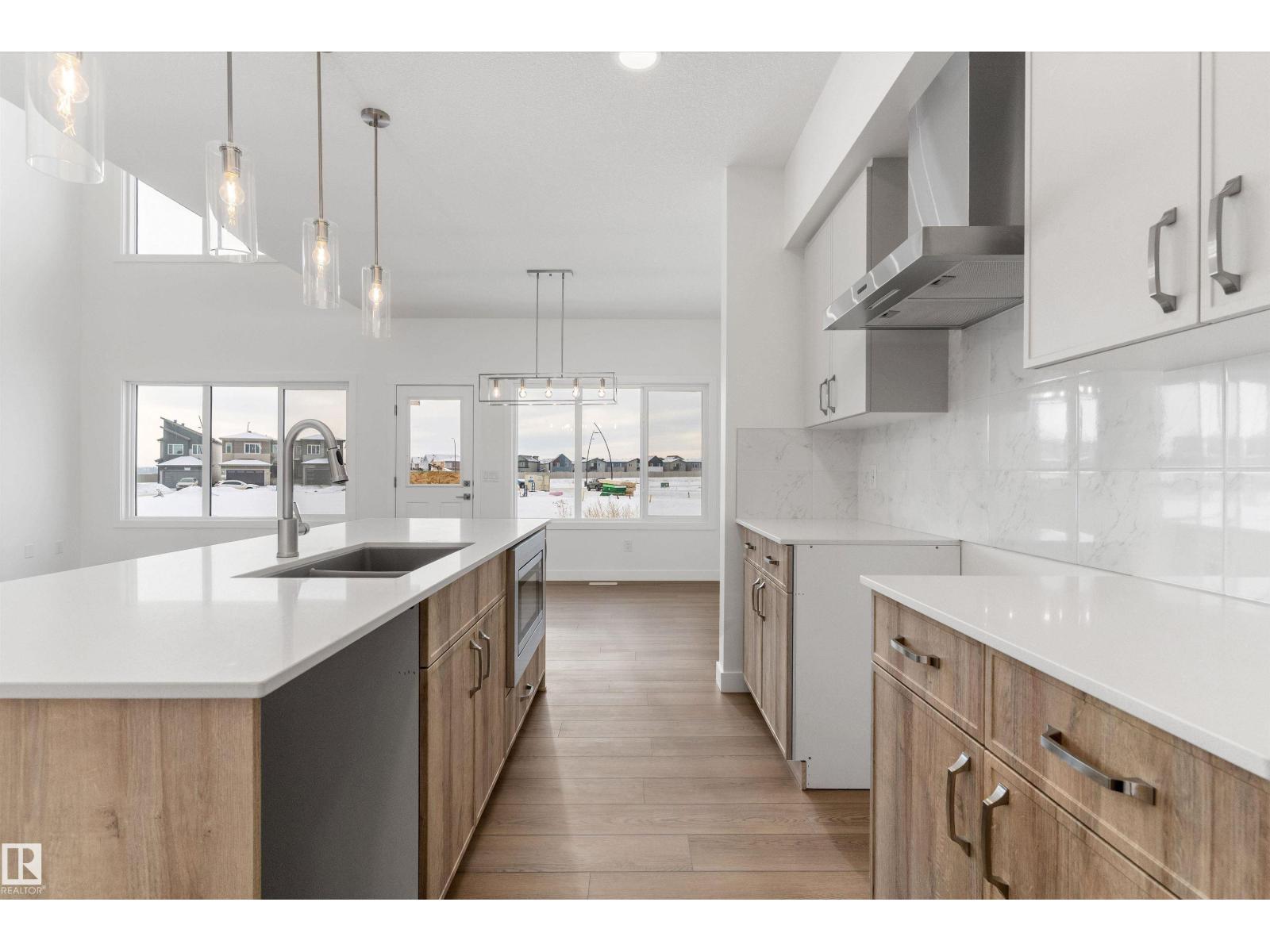 18927 28 AV NW - 10