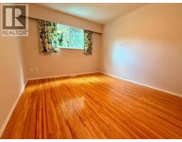 Upper 3444 Church, North Vancouver, BC V7K2L4 Photo 9