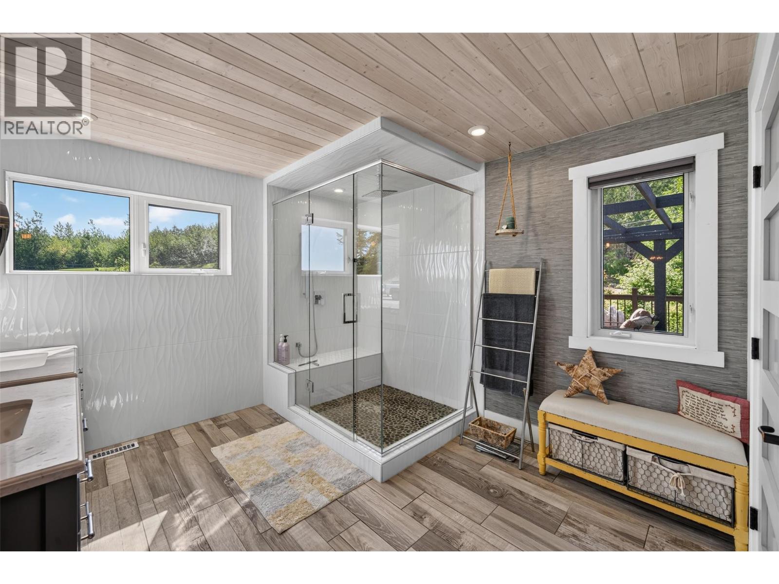1094 Paradise Valley Subdivision, Dawson Creek