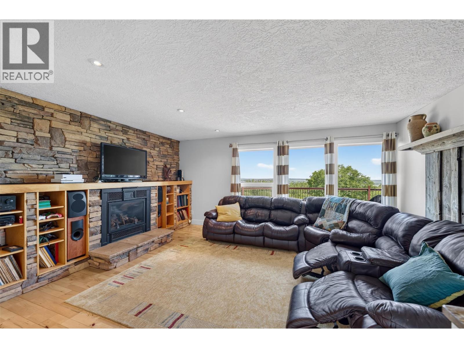 1094 Paradise Valley Subdivision, Dawson Creek
