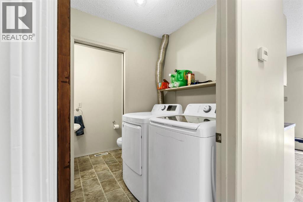 908 Ross Glen Drive SE - 15