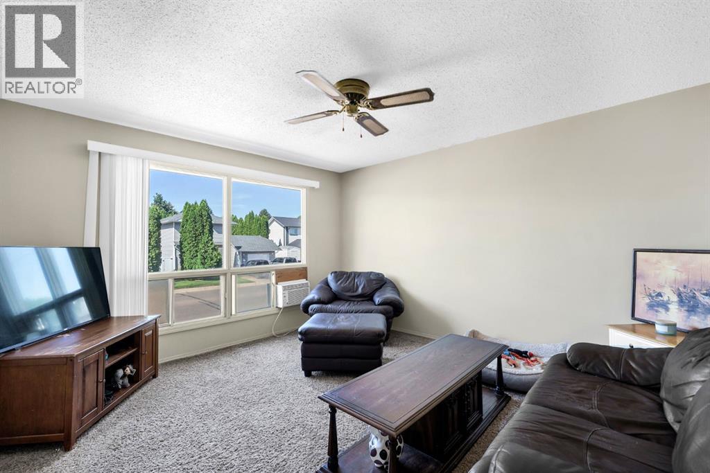 908 Ross Glen Drive SE - 5