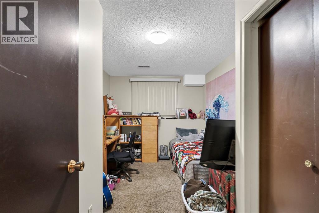 908 Ross Glen Drive SE - 20
