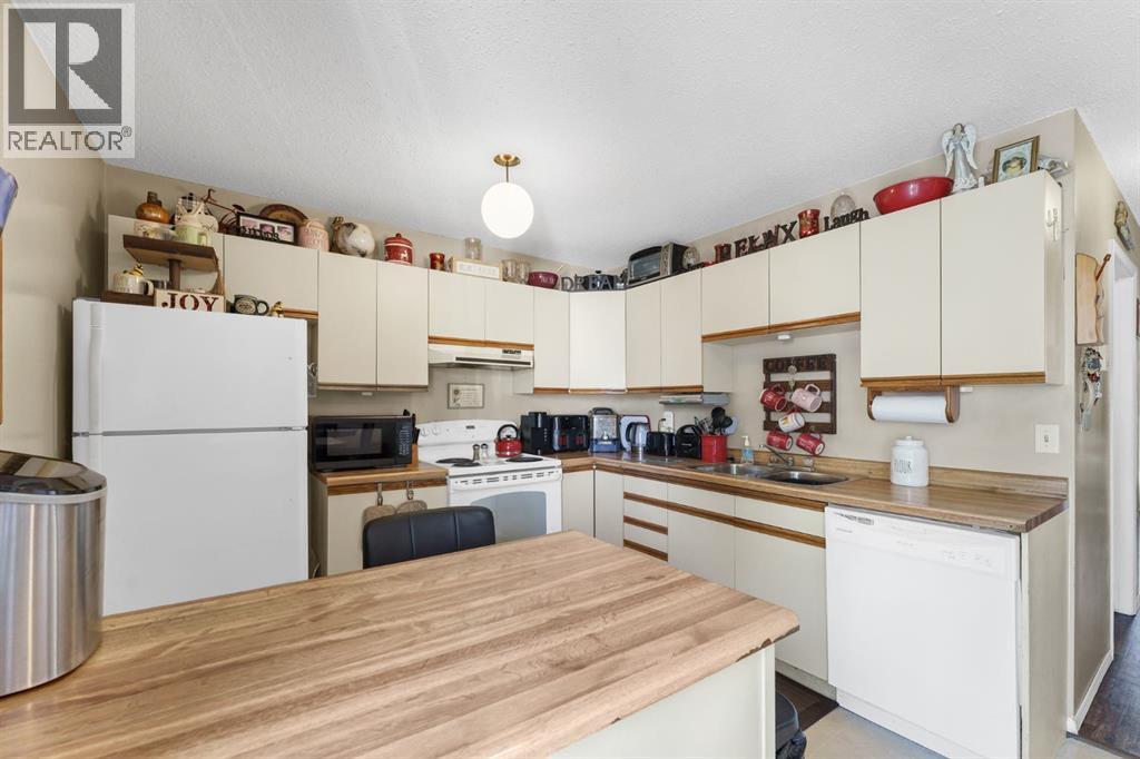 908 Ross Glen Drive SE - 35
