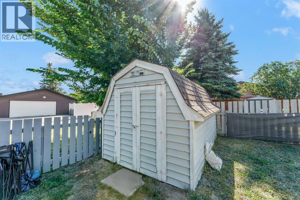 908 Ross Glen Drive SE - 26