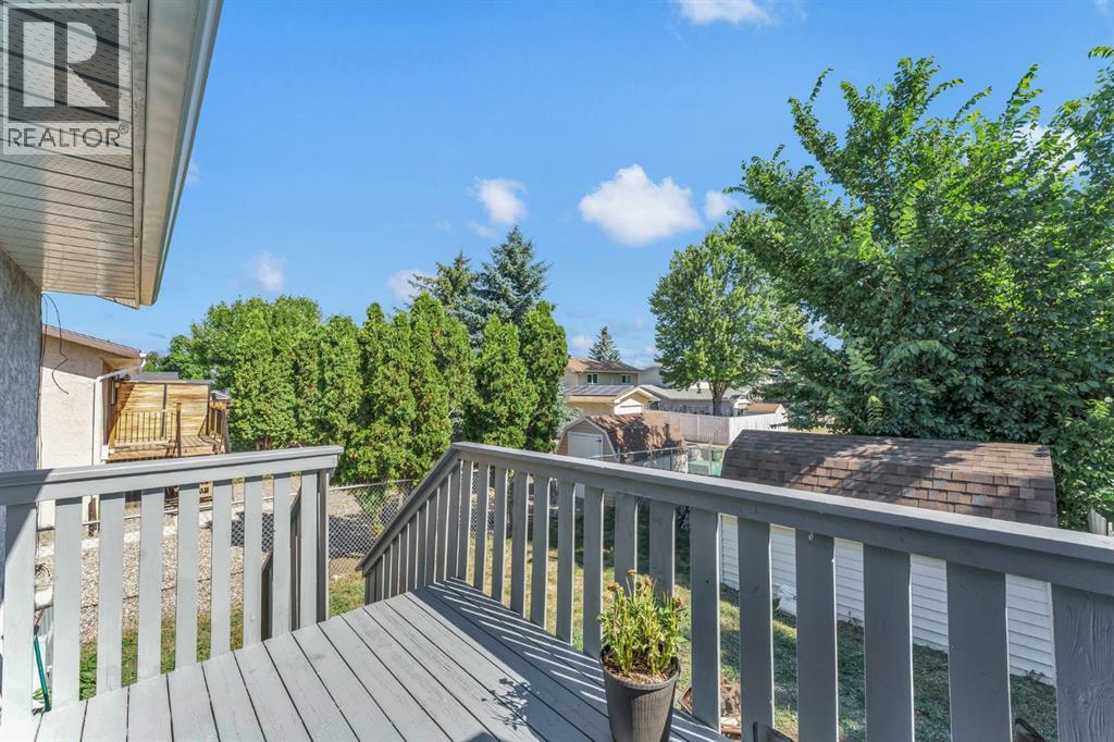 908 Ross Glen Drive SE - 23